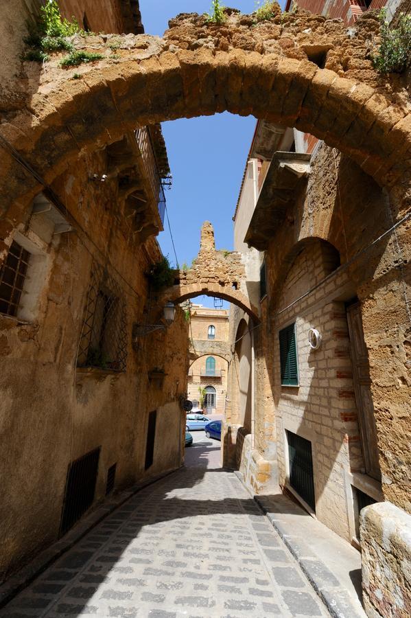 Il Cortile Del Marchese Beccadelli Panzió Sambuca di Sicilia Kültér fotó